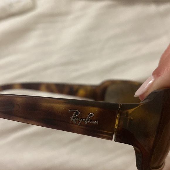 Ray-Ban sunglasses - Picture 2 of 3